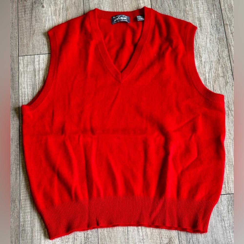 Lord & Taylor, Women’s Vest,100% Cashmere, Size L, Red.